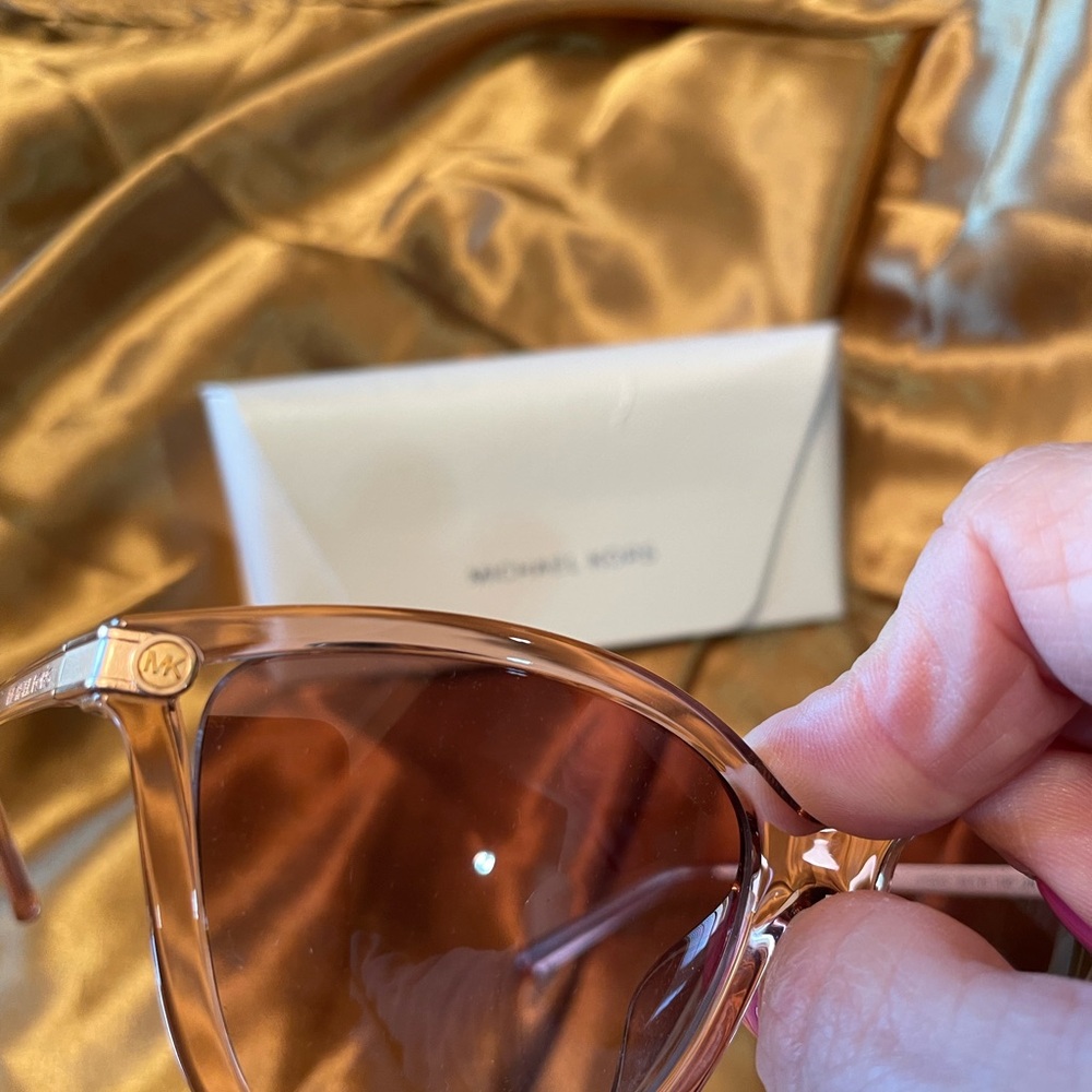 🩷Rose Gold MK sunglasses🩷 - Picture 4 of 6